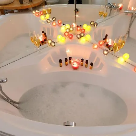 Romantic Yourhosthelper Apartment